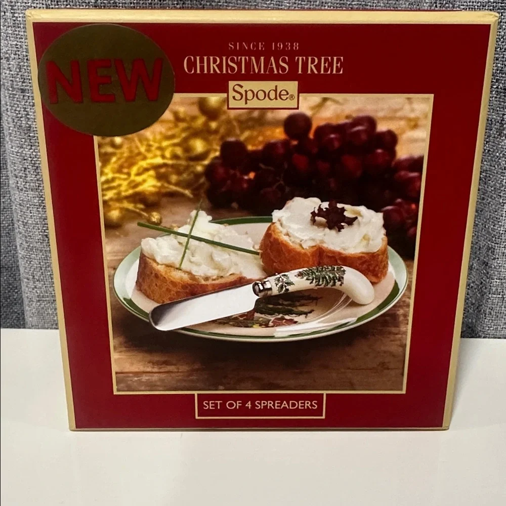 Spode Christmas Tree Spreaders with Green and White Handles. Set of 4. New